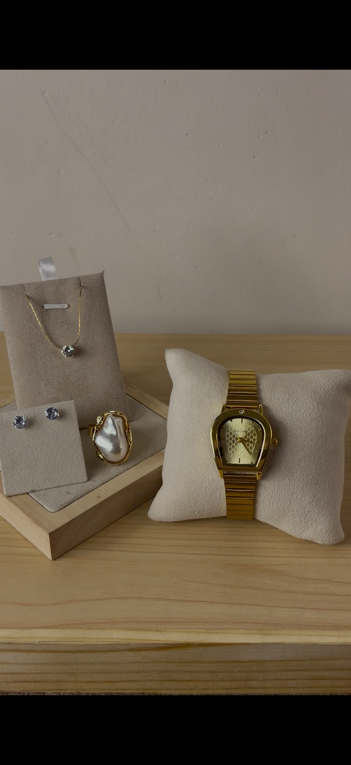 Watch + Necklace (Free) + Earing (Free) + Mystery Ring (Free)