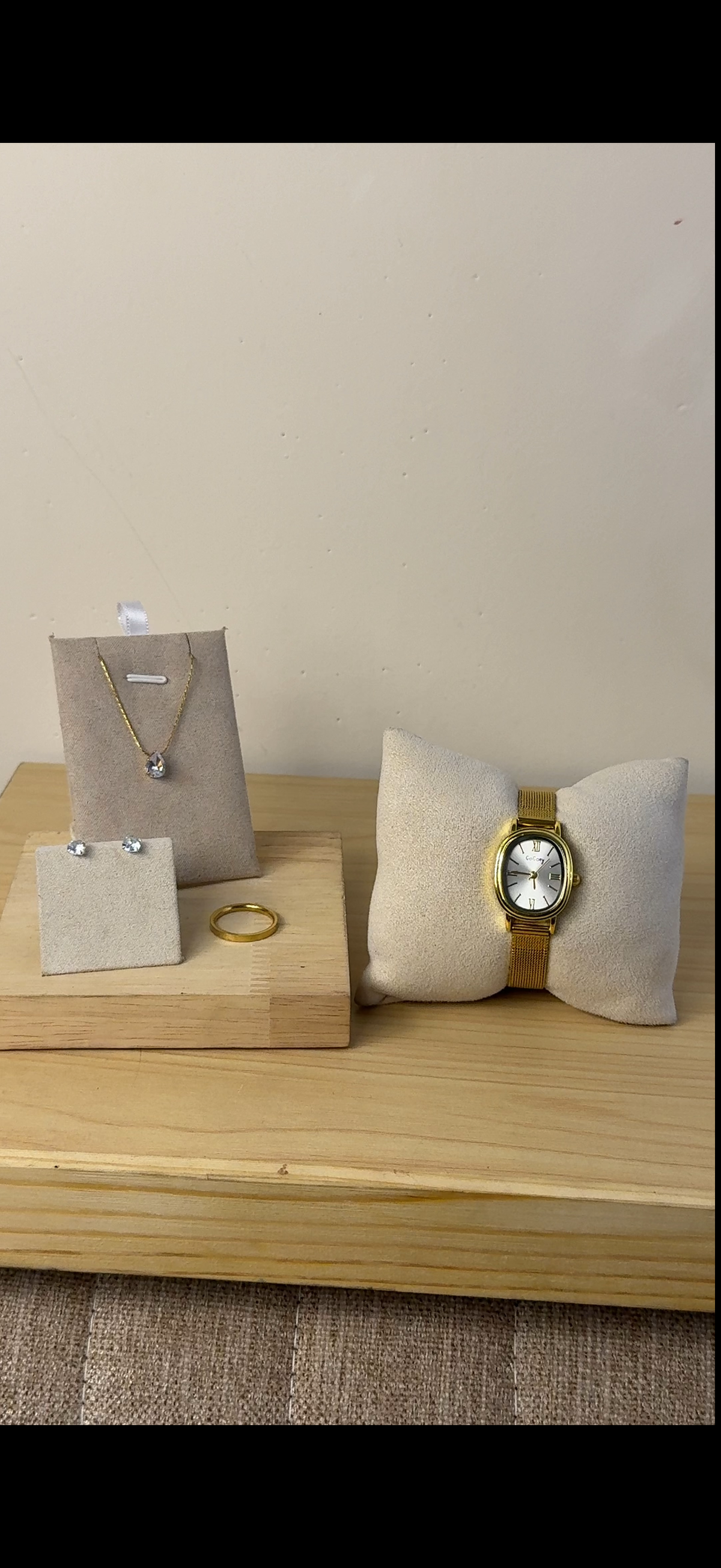 Mash golden Watch + Necklace (Free) + Earing (Free) + Mystery Ring (Free)