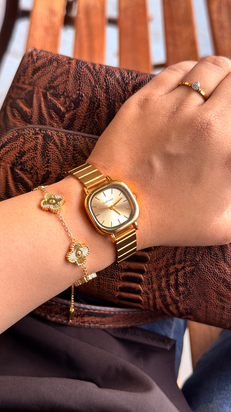 (Gogoey  square combo)  .  Buy 1 Watch ⌚
Get 2 Jewellery FREE 💍🍀
(Ring + Clover Bracelet)