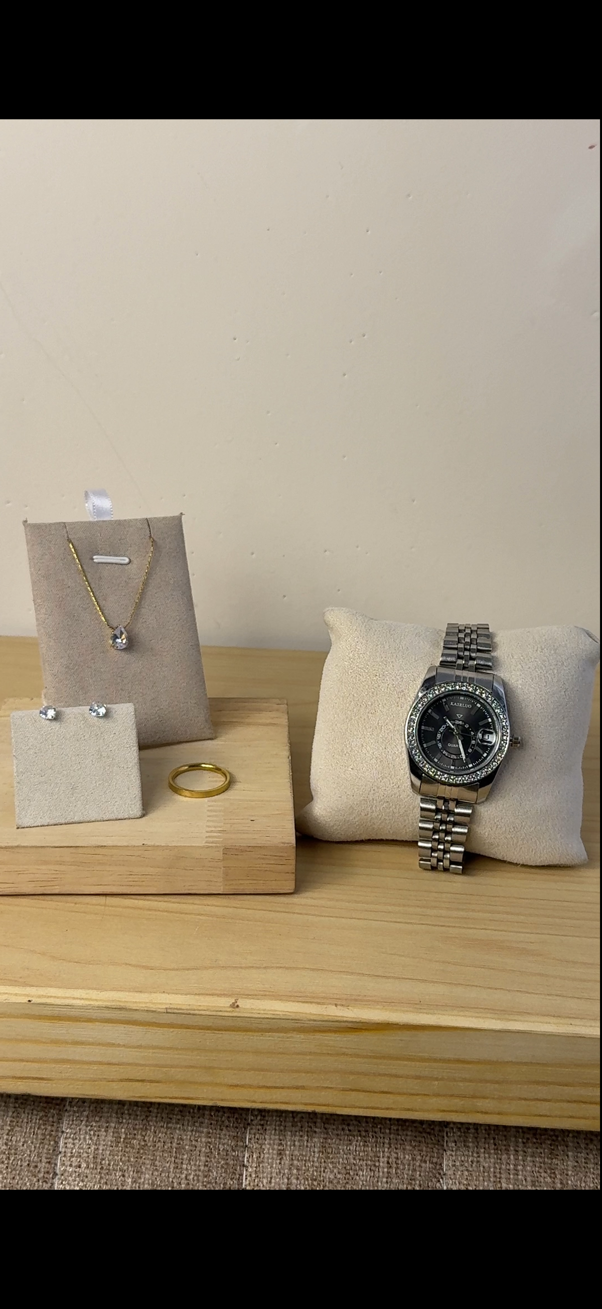 Watch + Necklace (Free) + Earing (Free) + Mystery Ring (Free)