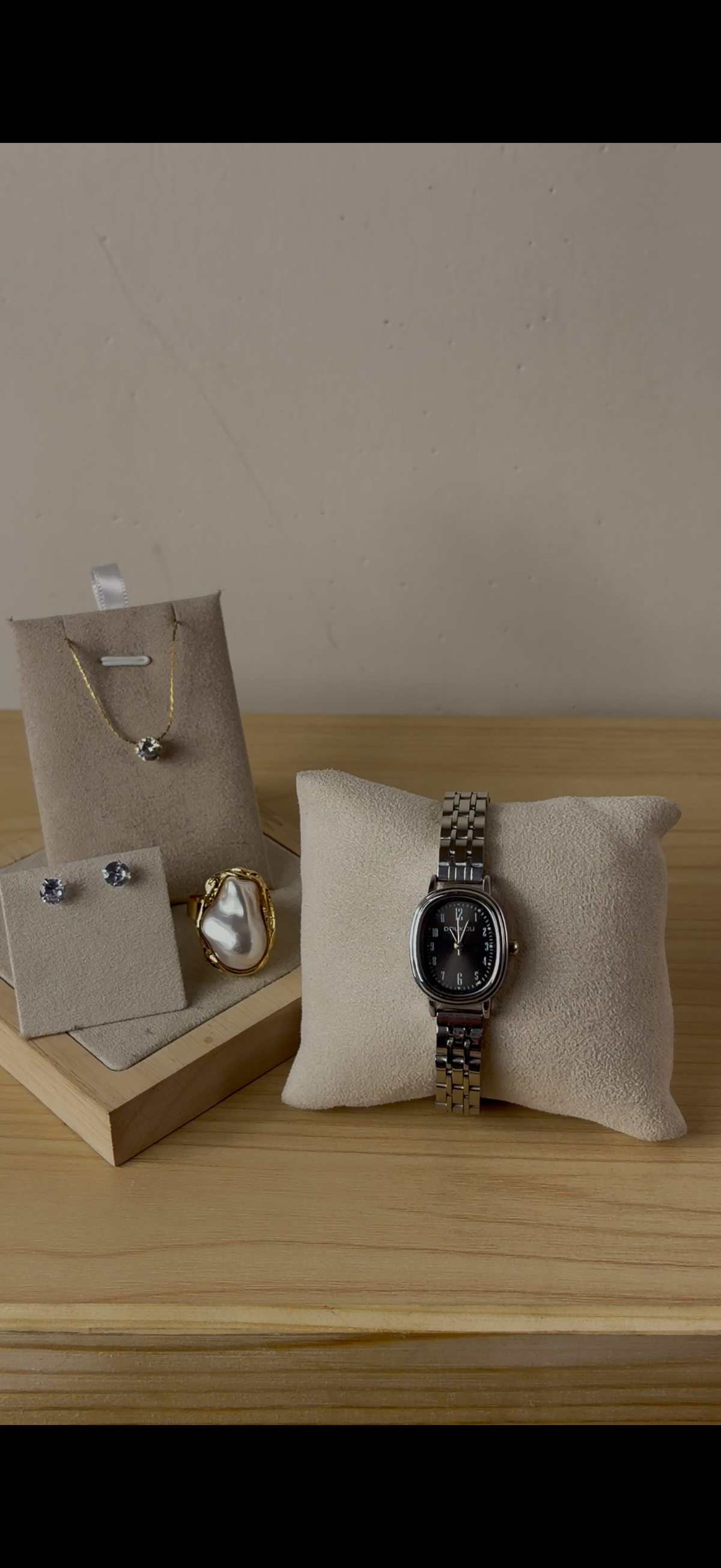 Watch + Necklace (Free) + Earing (Free) + Mystery Ring (Free)