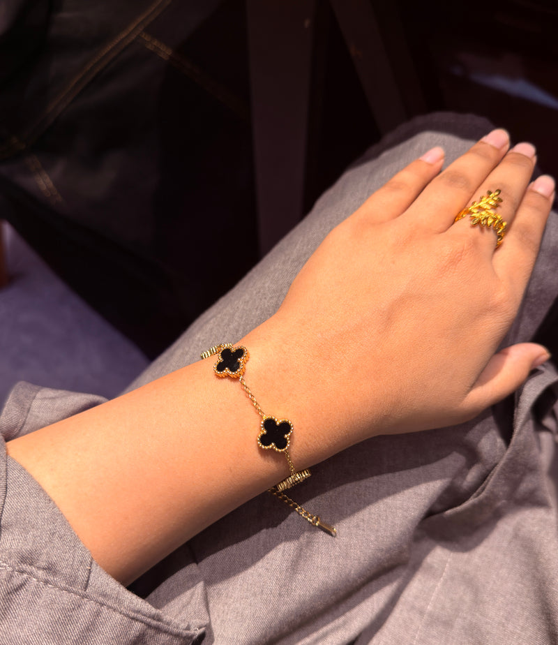 Clover black