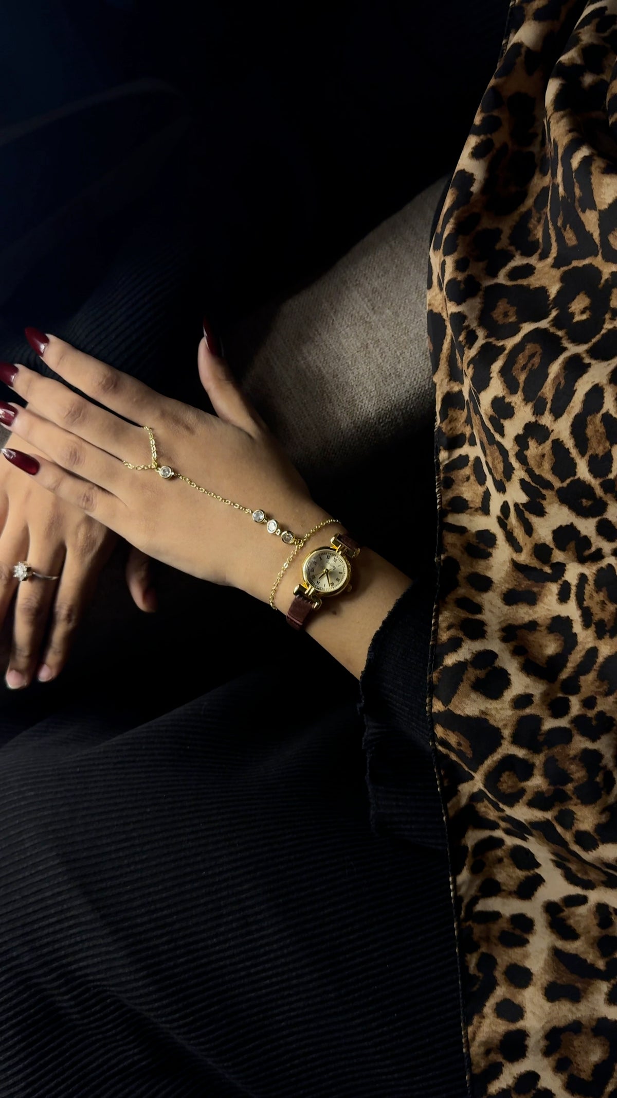 Gogoey Mesh Stra GOld + Solitaire Stone Handchain Combo