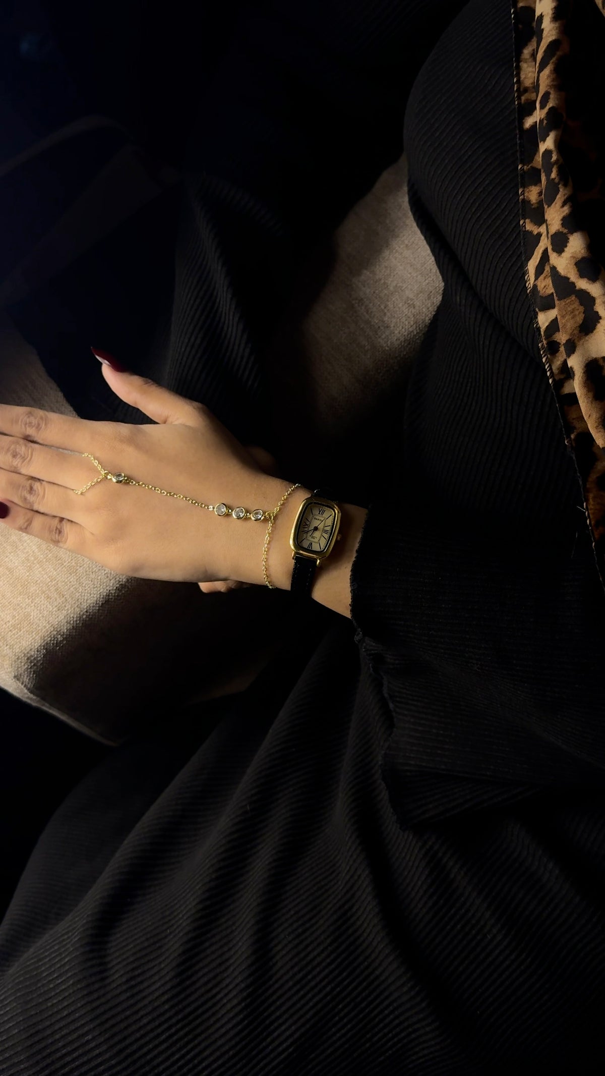 Barsh Strap Black + Solitaire Stone Handchain Combo