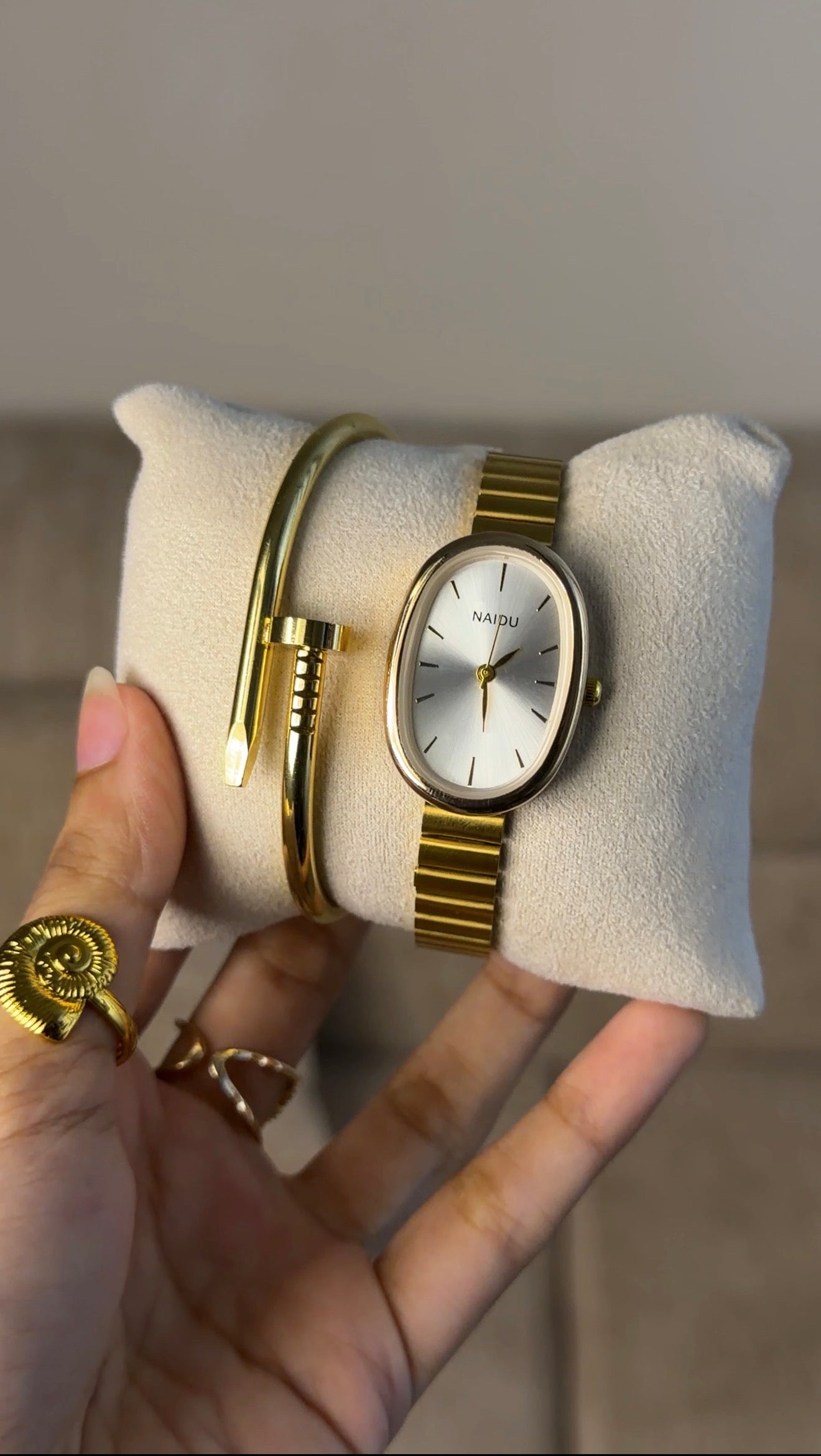 Naidu oval + Clover Bracelet (Free)+ Mystery Ring (Free)