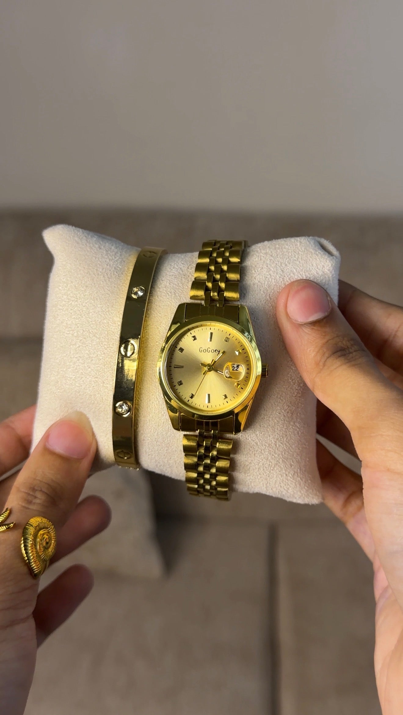 Gogey Queno Gold + Clover Bracelet (Free)+ Mystery Ring(Free)