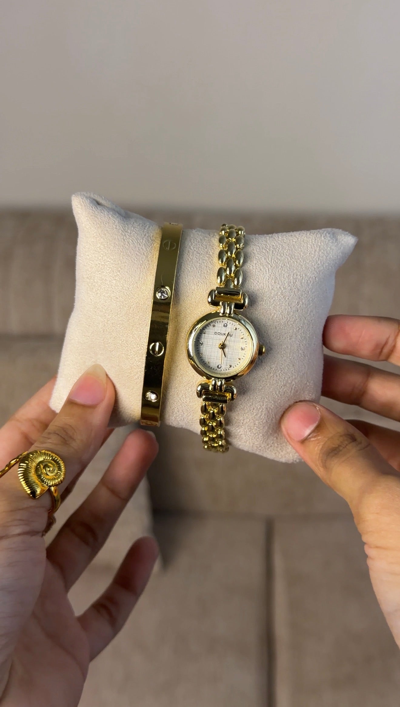 Doukou vintage + Clover Bracelet (Free)+ Mystery Ring (Free)