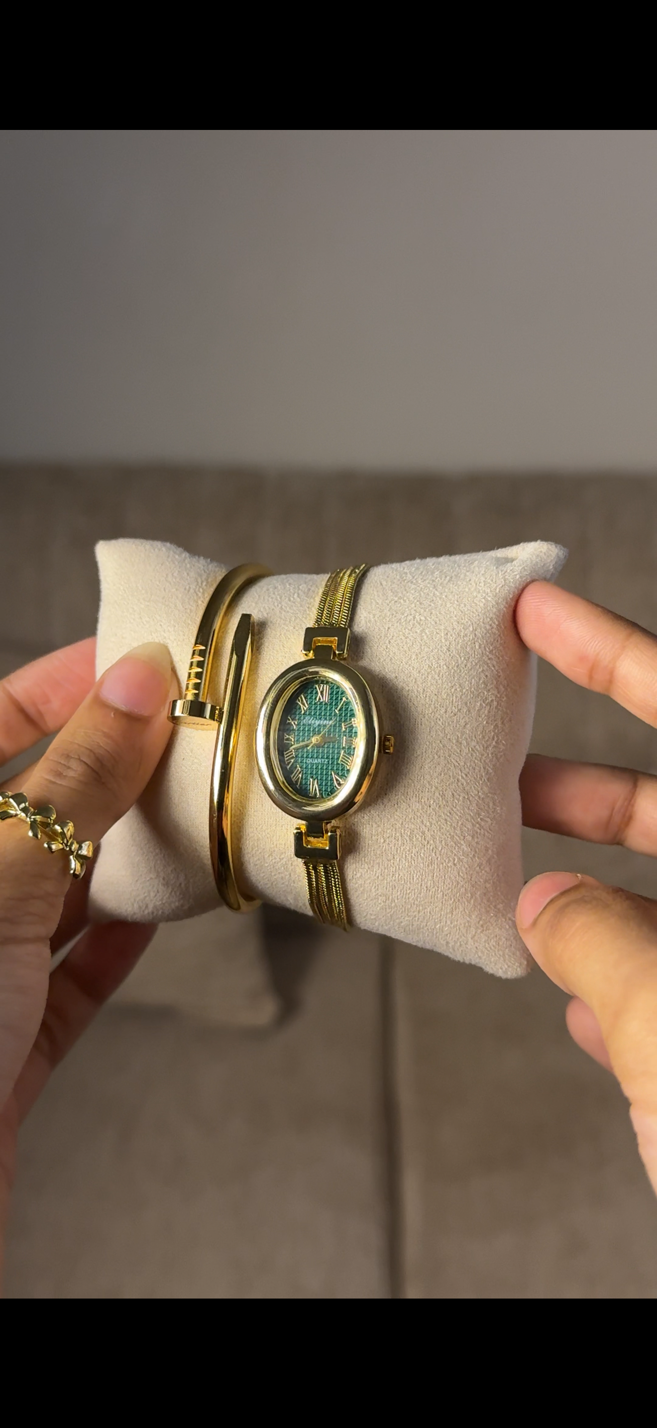 Eliyina Black Oval + Cartier Love Bracelet (Free)