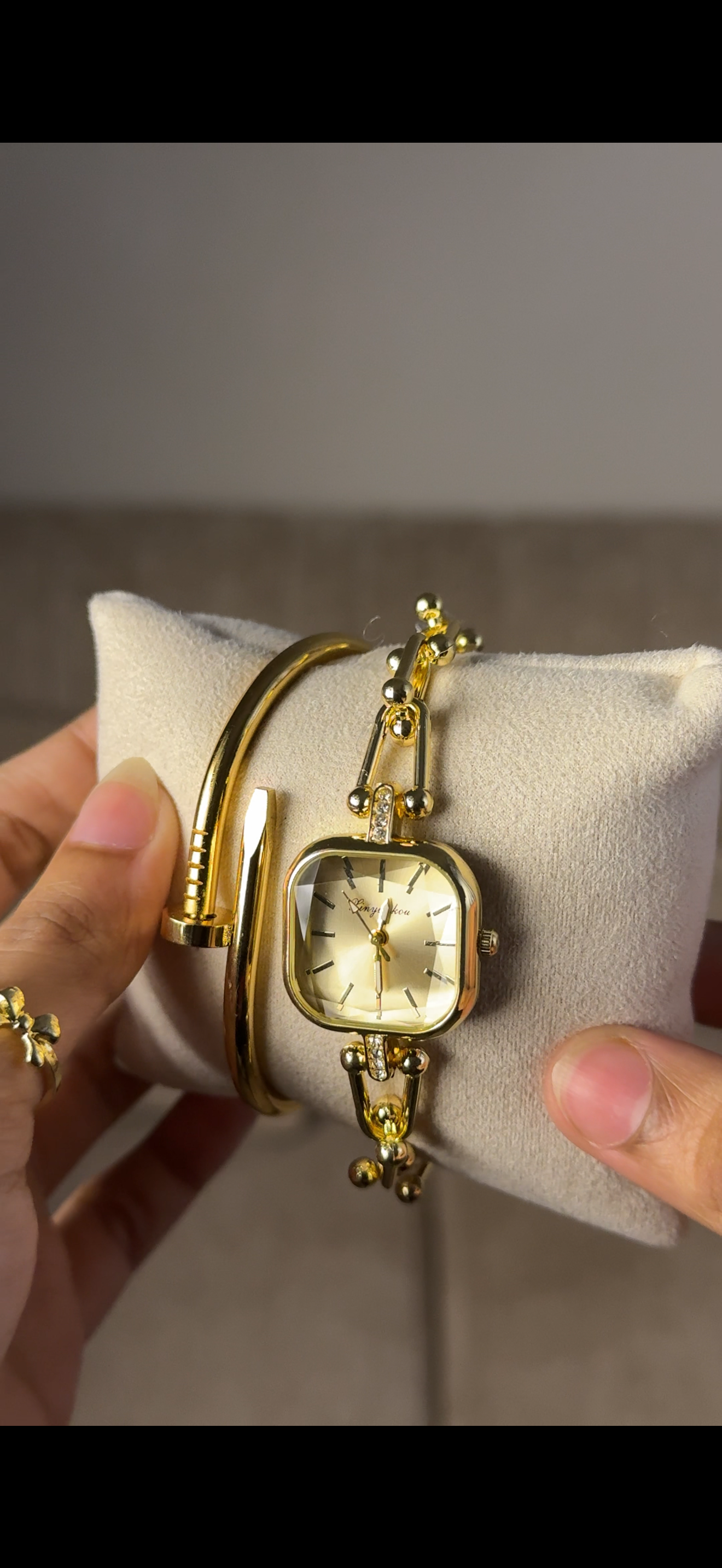 Eliyina Sqaure Full Dial Golden + Clover Bracelet (Free) + Mystery Ring (Free)