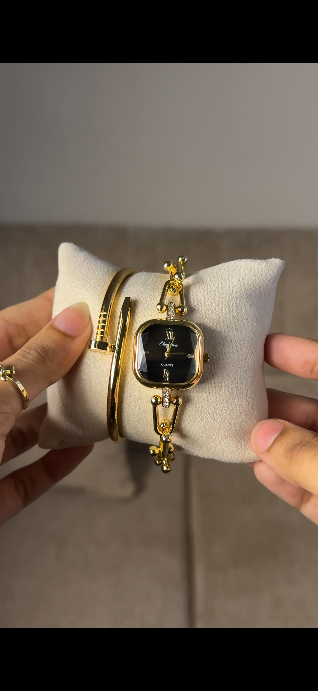 Eliyina Sqaure Half Black + Clover Bracelet (Free) + Mystery Ring (Free)