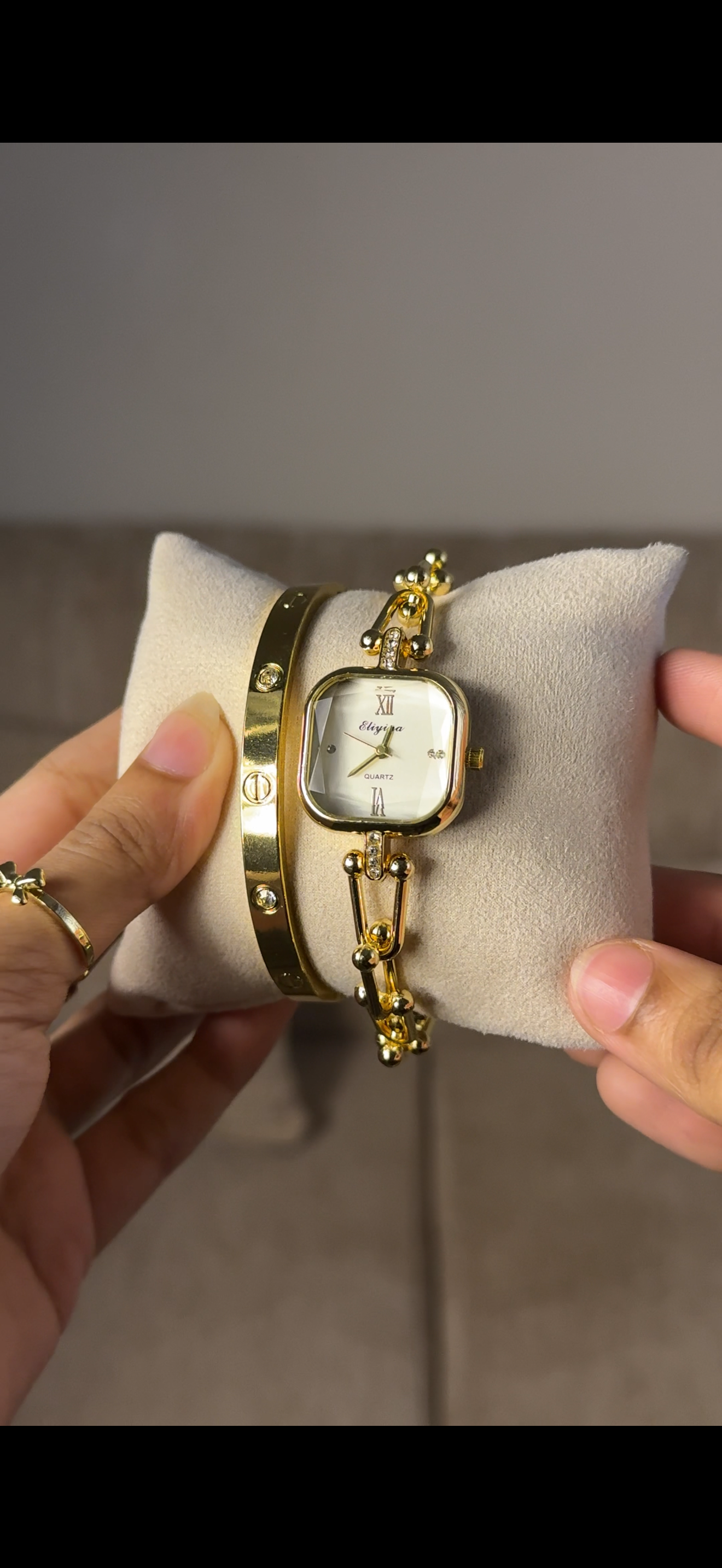 Eliyina Sqaure Half White + Clover Bracelet (Free) + Mystery Ring (Free)