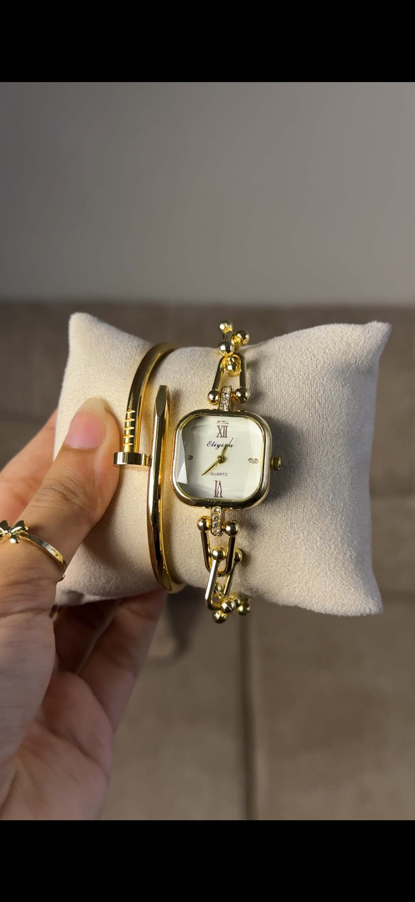 Eliyina Sqaure Half White + Clover Bracelet (Free) + Mystery Ring (Free)
