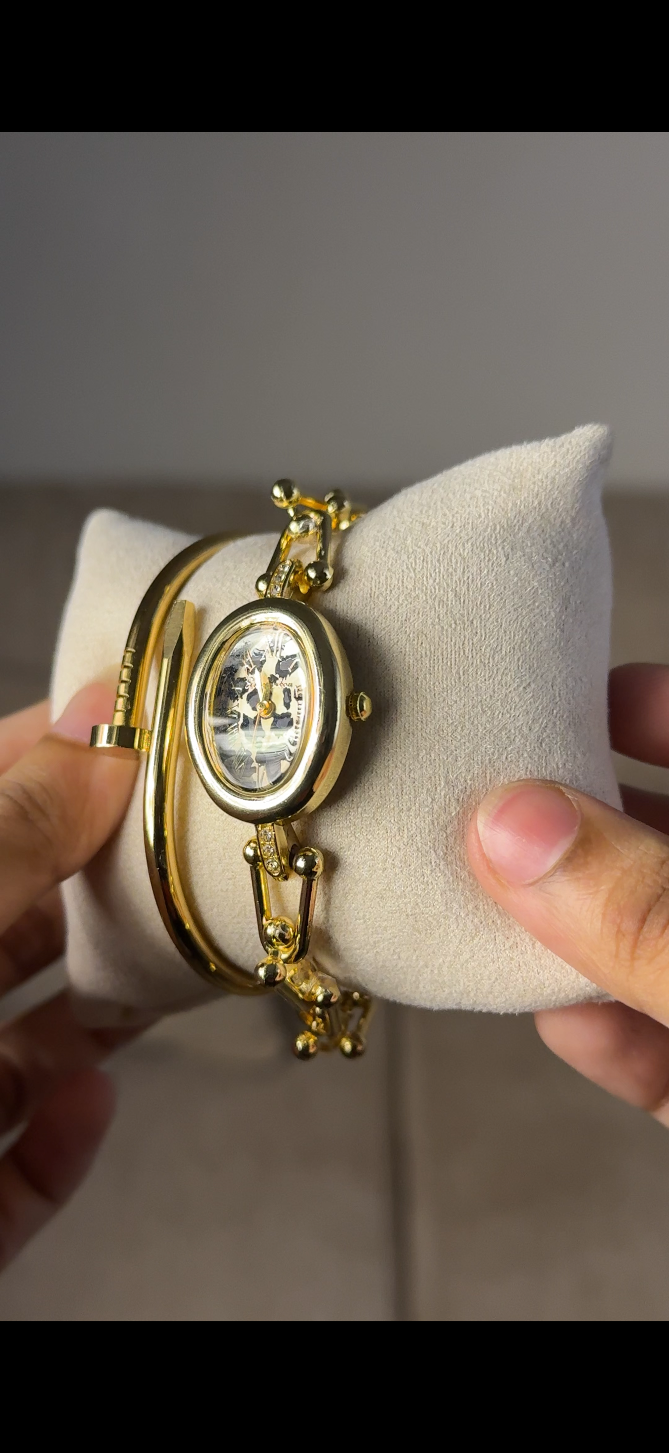 Eliyina Tiger Oval + Cartier Love Bracelet (Free)