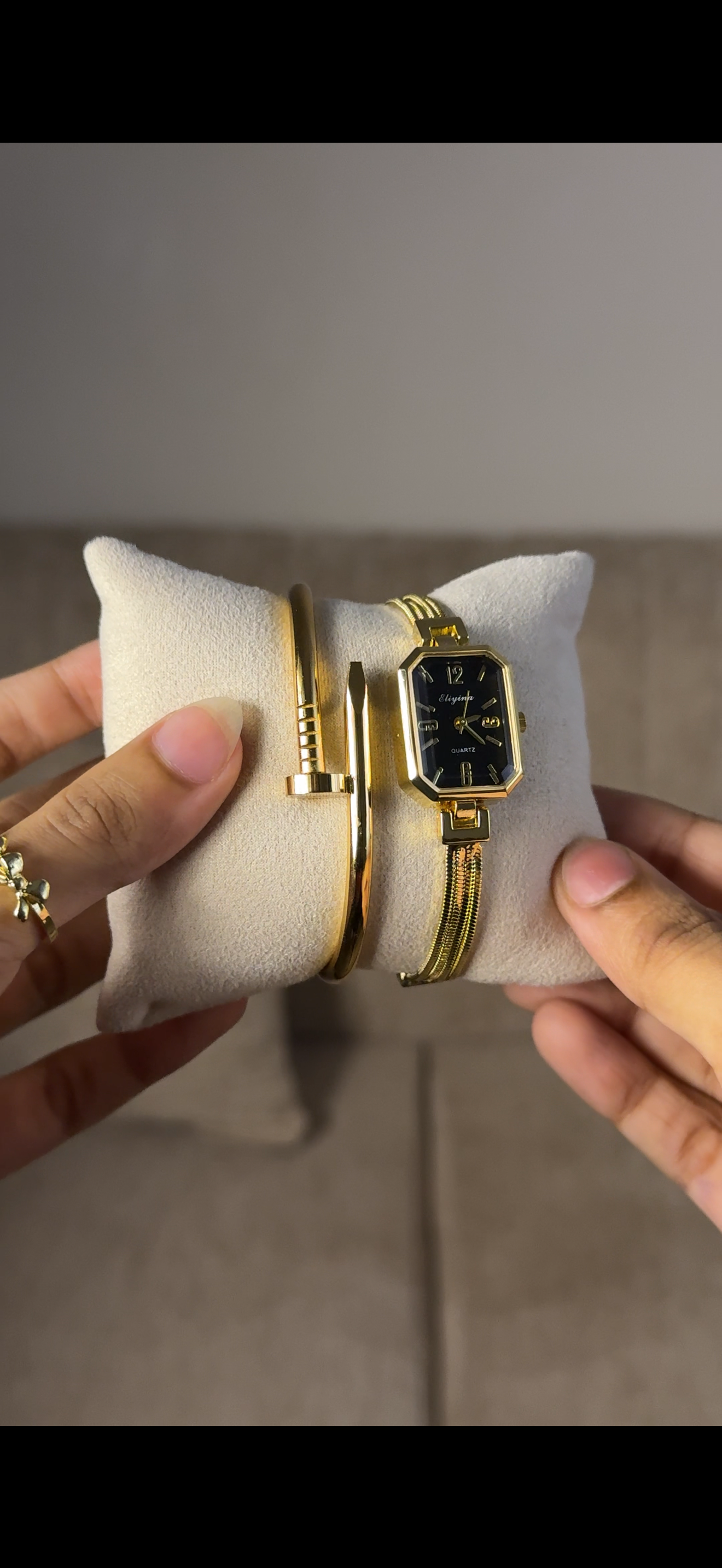 Eliyina Retangular Black + Cartier Love Bracelet (Free)
