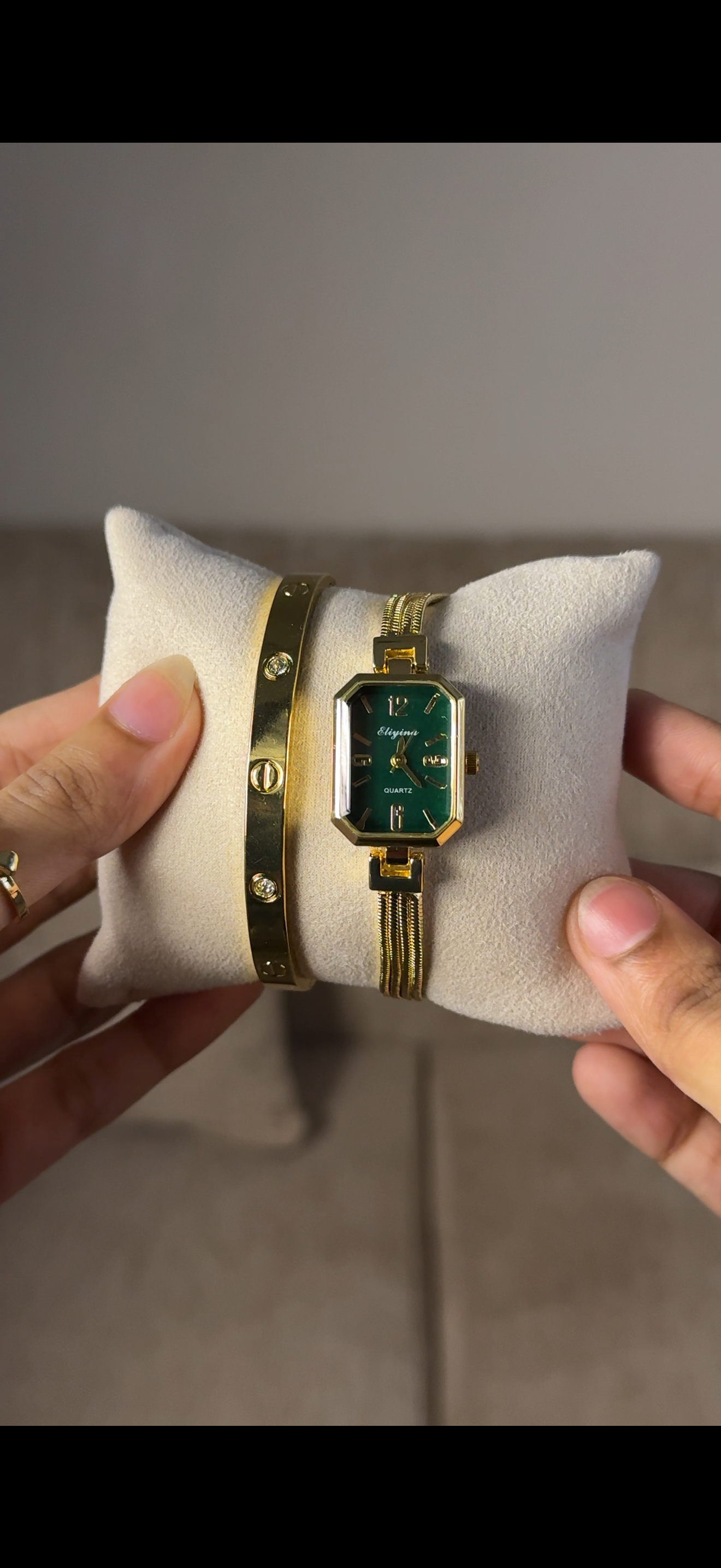 Eliyina Retangular Black + Clover Bracelet (Free) + Mystery Ring (Free)