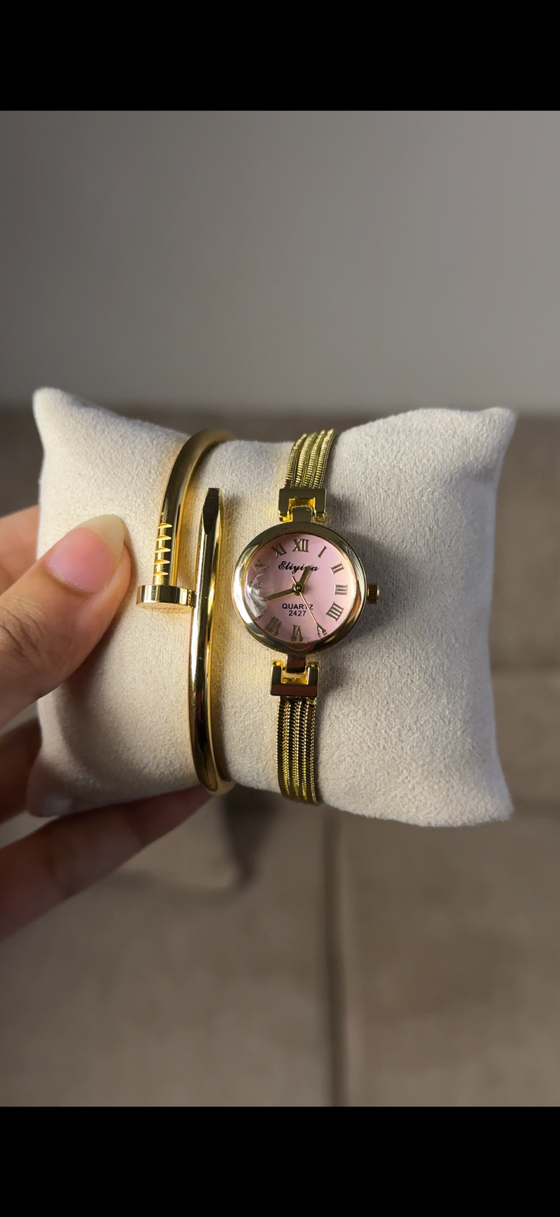 Eliyina Circle White + Clover Bracelet (Free) + Mystery Ring (Free)