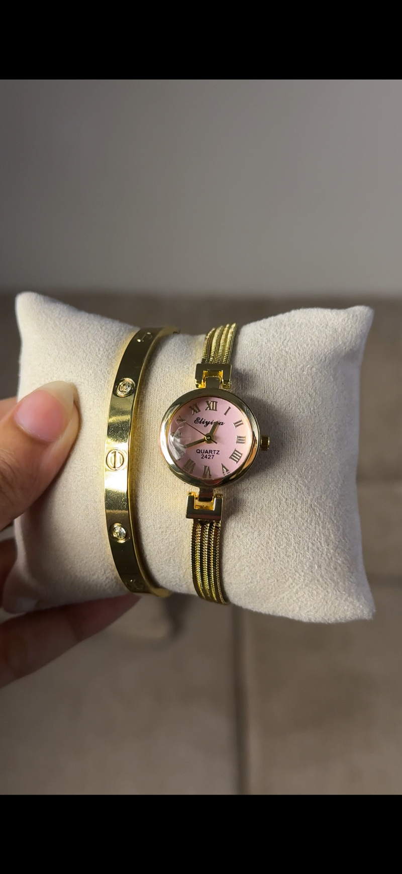 Eliyina Circle White + Clover Bracelet (Free) + Mystery Ring (Free)