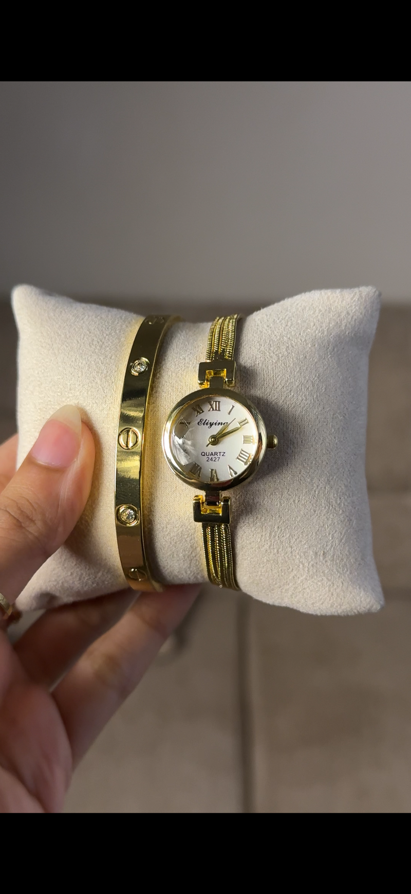 Eliyina Circle White + Clover Bracelet (Free) + Mystery Ring (Free)