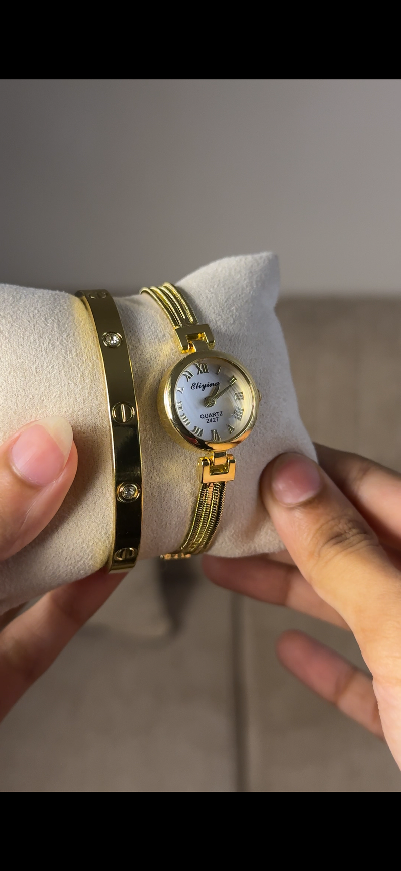 Eliyina Circle White + Clover Bracelet (Free) + Mystery Ring (Free)