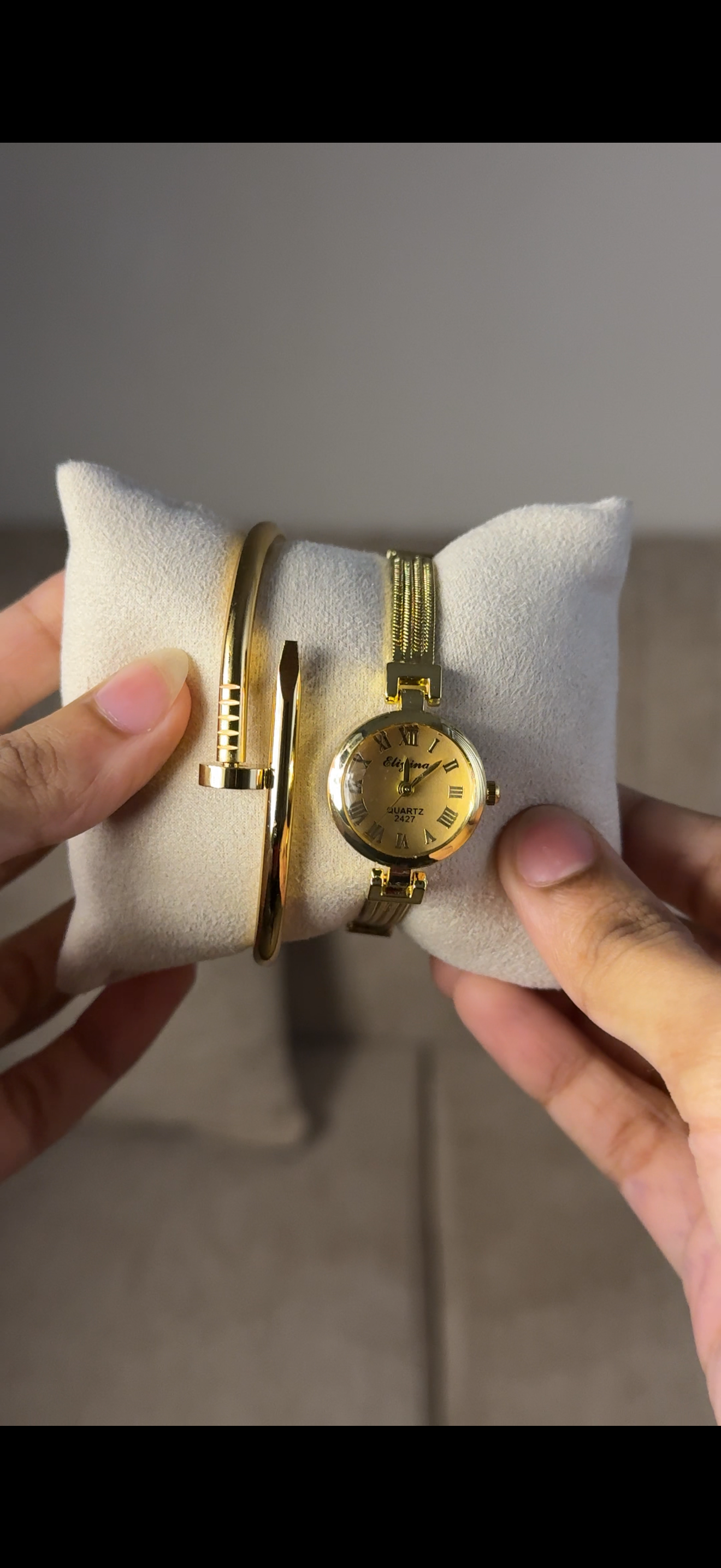 Eliyina Circle Golden + Clover Bracelet (Free) + Mystery Ring (Free)