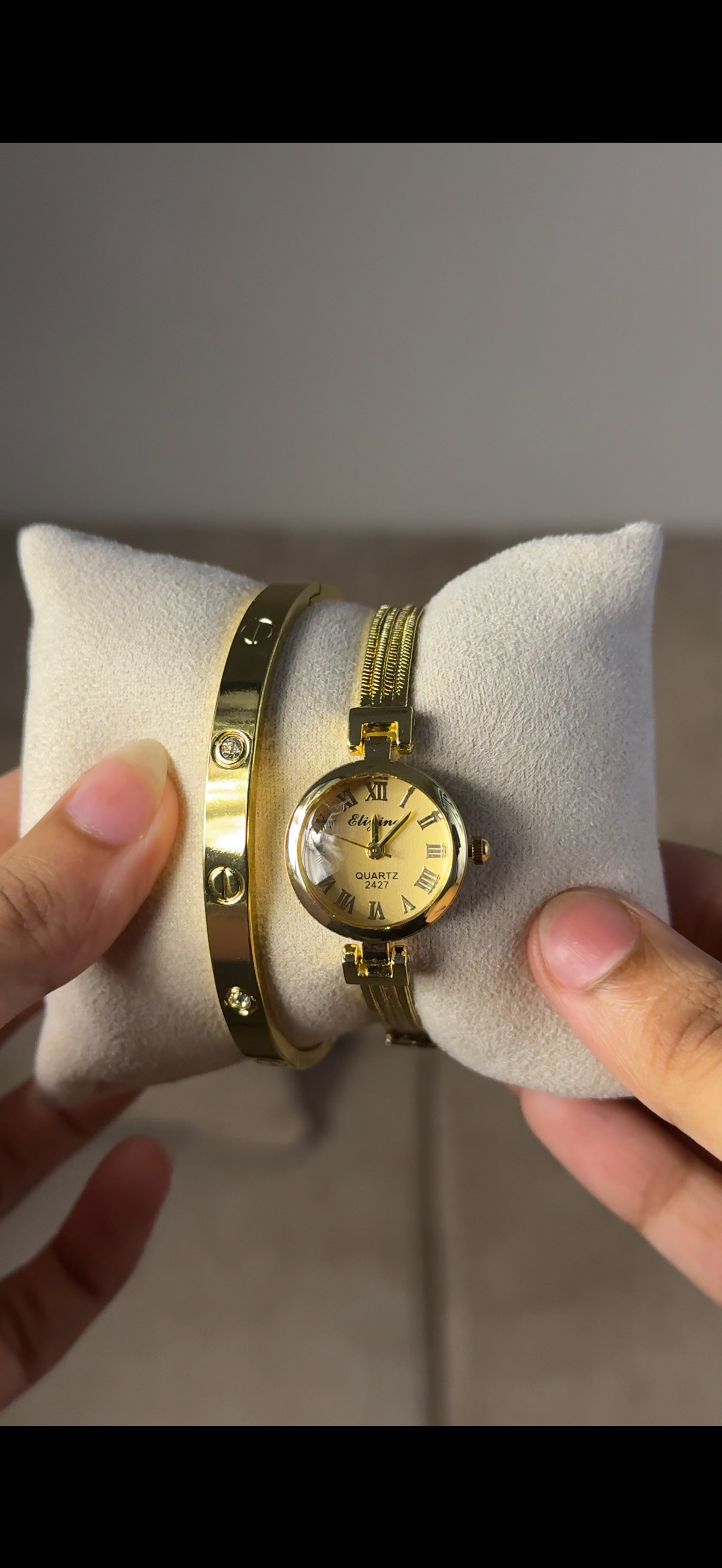 Eliyina Circle Golden + Cartier Love Bracelet (Free)