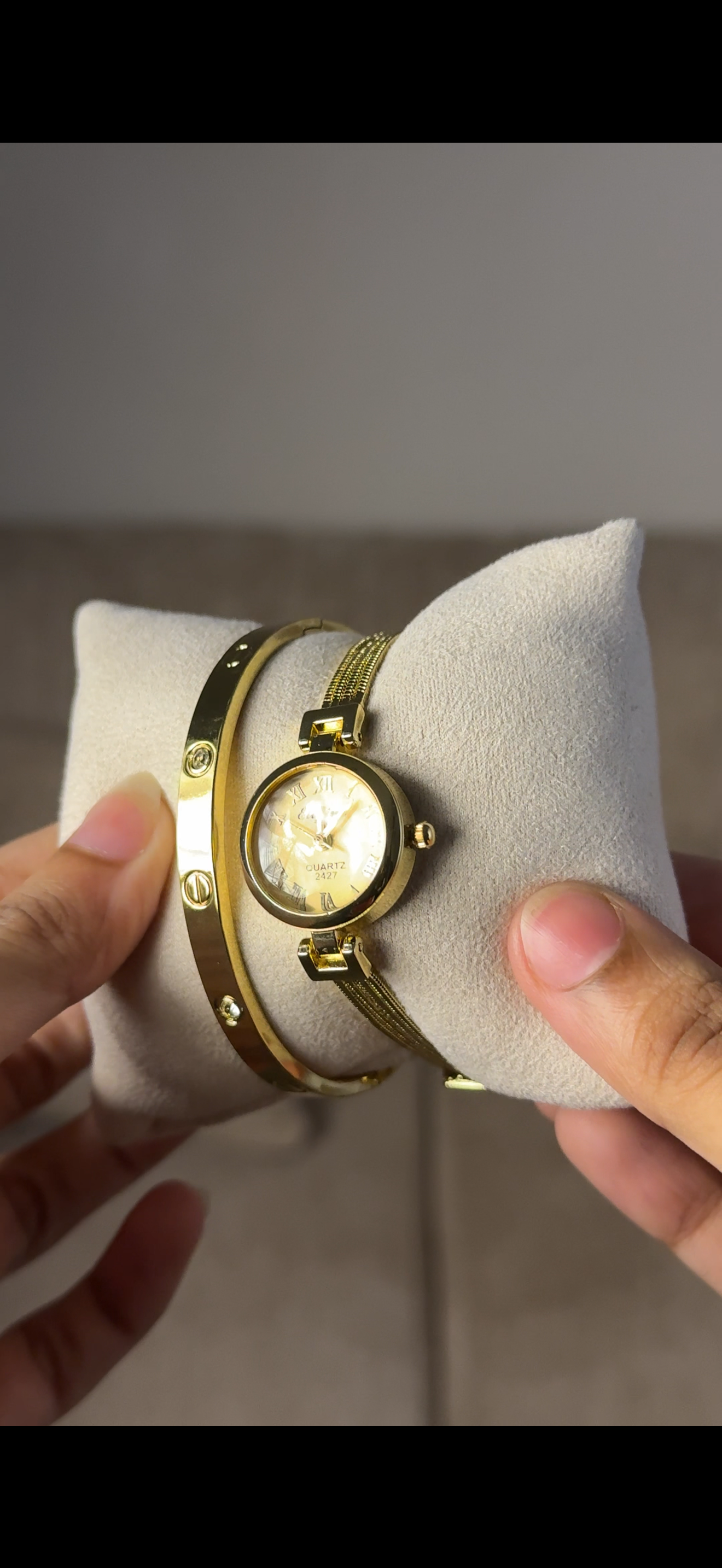 Eliyina Circle Golden + Clover Bracelet (Free) + Mystery Ring (Free)