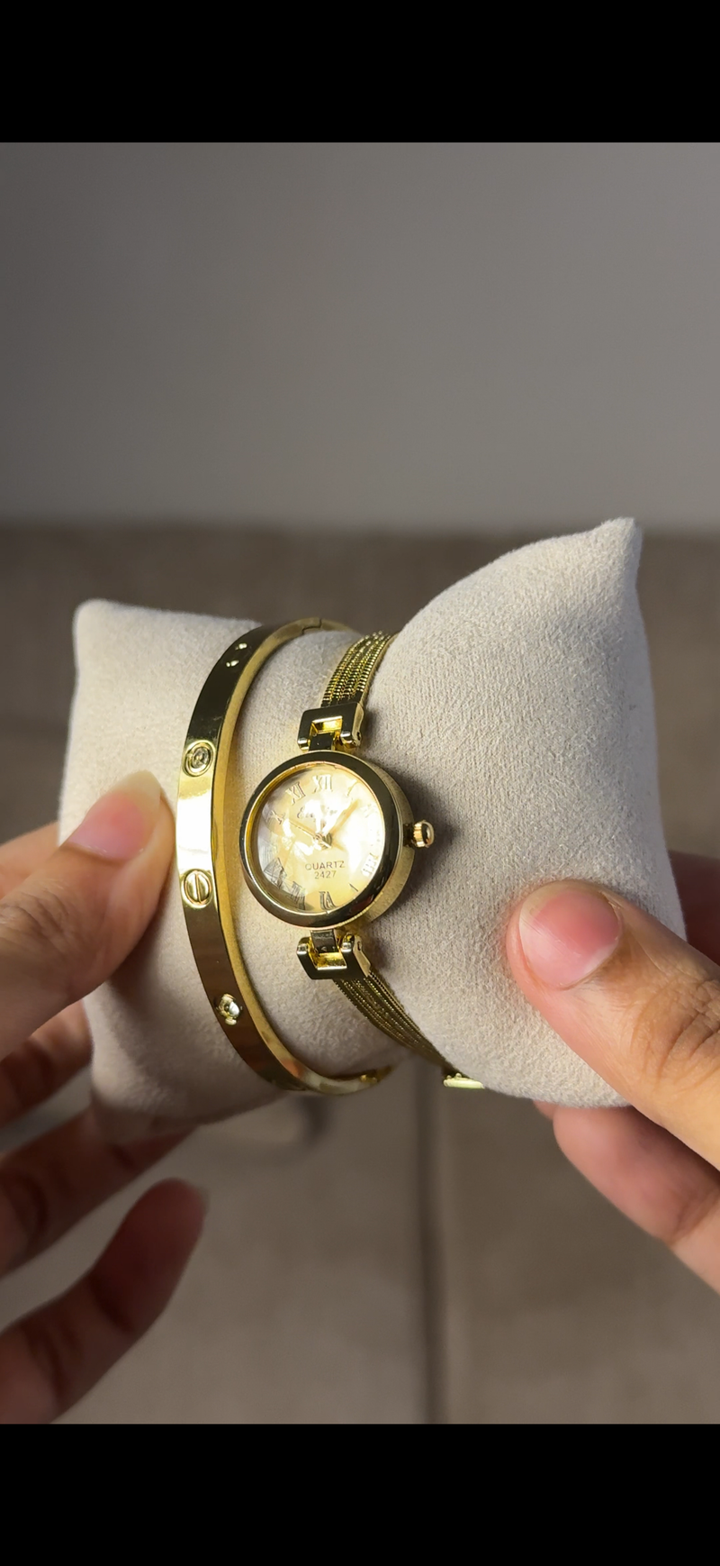 Eliyina Circle Golden + Clover Bracelet (Free) + Mystery Ring (Free)