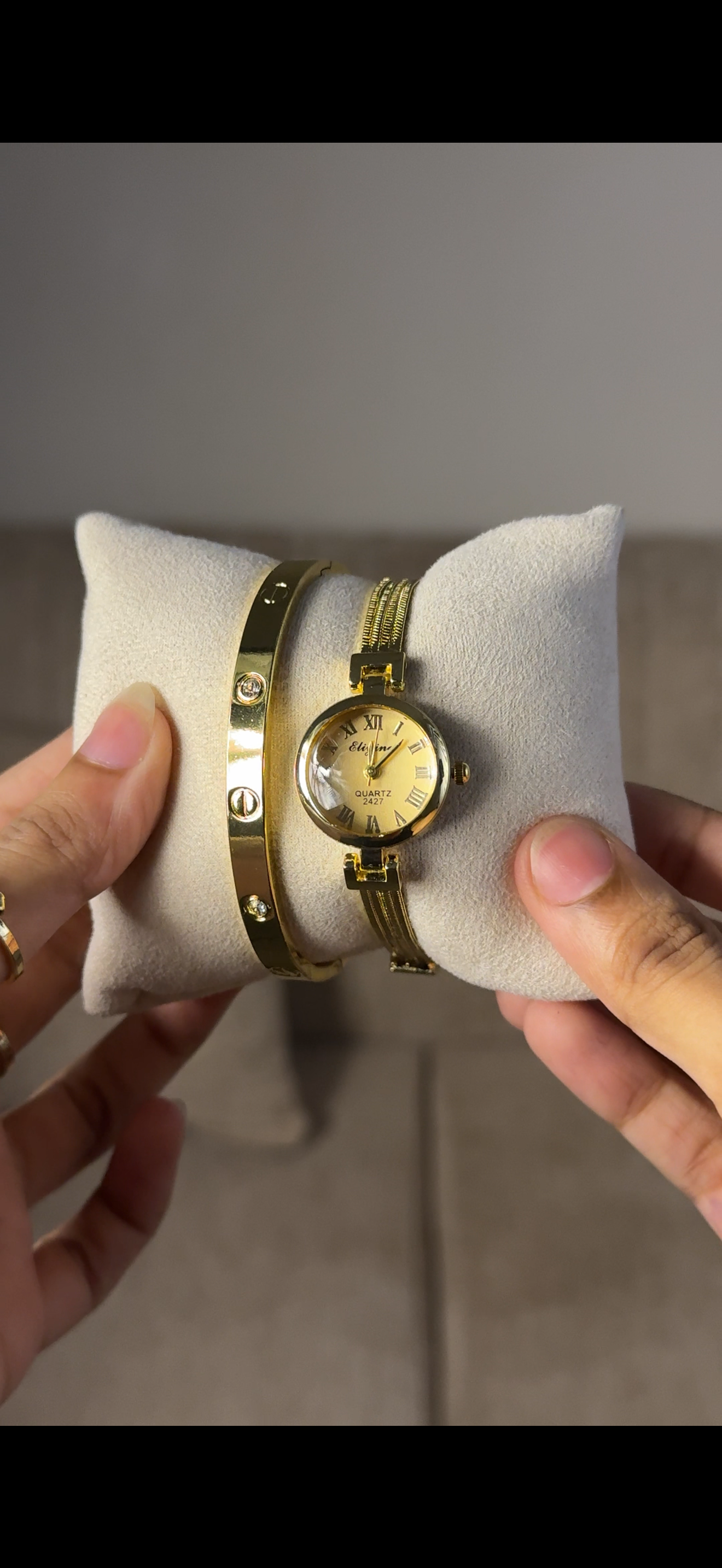 Eliyina Circle Golden + Clover Bracelet (Free) + Mystery Ring (Free)