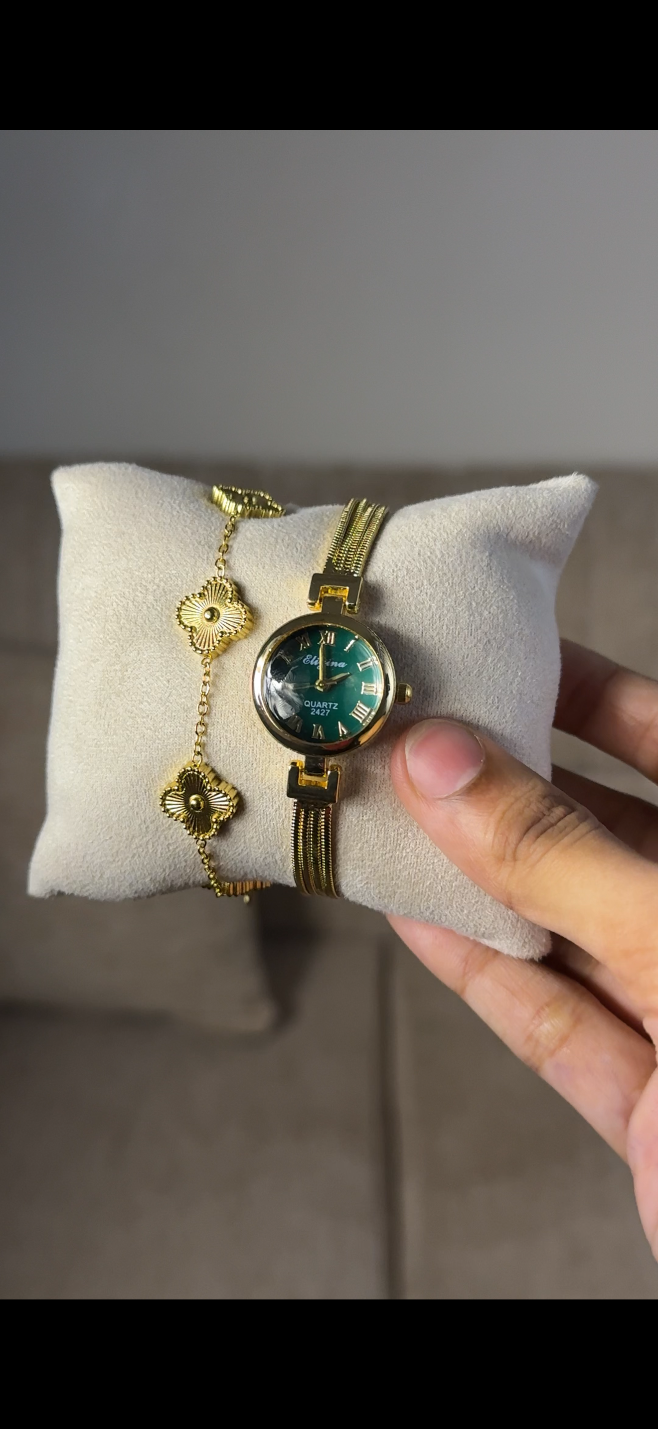 Eliyina Circle Emerald + Clover Bracelet (Free) + Mystery Ring (Free)