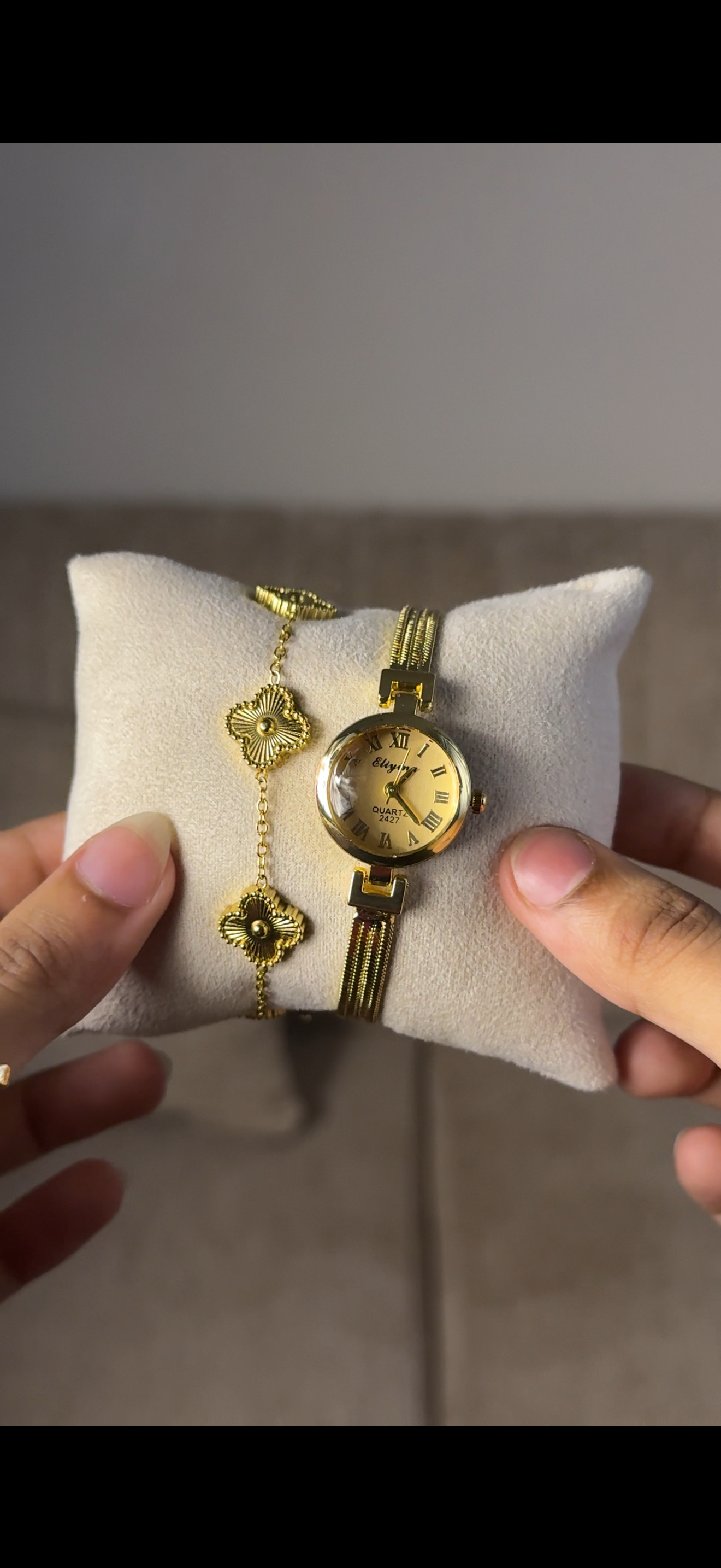 Eliyina Circle Golden + Clover Bracelet (Free) + Mystery Ring (Free)