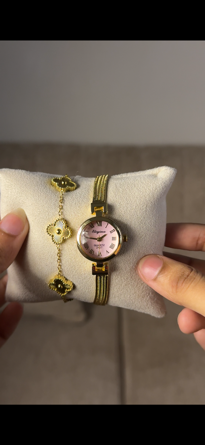 Eliyina Circle White + Clover Bracelet (Free) + Mystery Ring (Free)