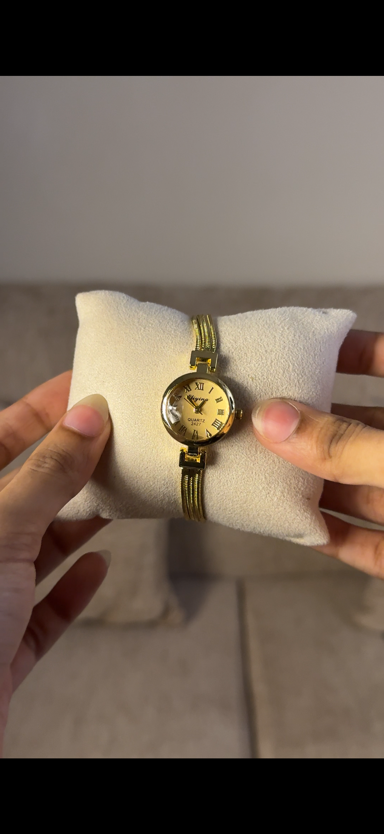 Eliyina Circle White + Clover Bracelet (Free) + Mystery Ring (Free) (Copy)