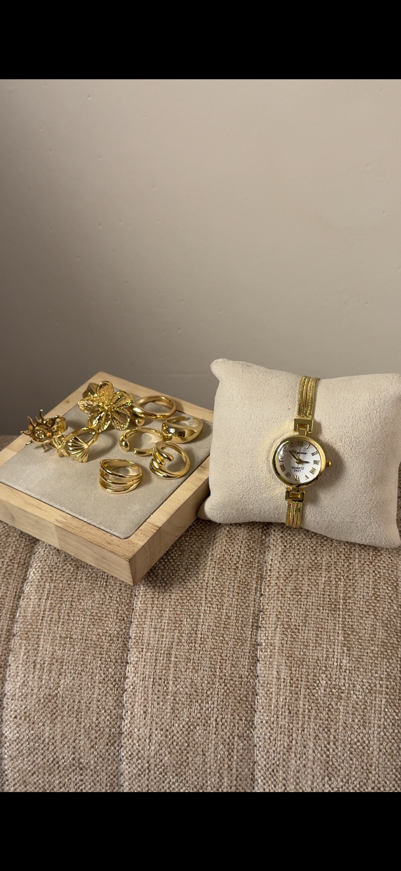 Eliyina Circle White + Clover Bracelet (Free) + Mystery Ring (Free) (Copy)
