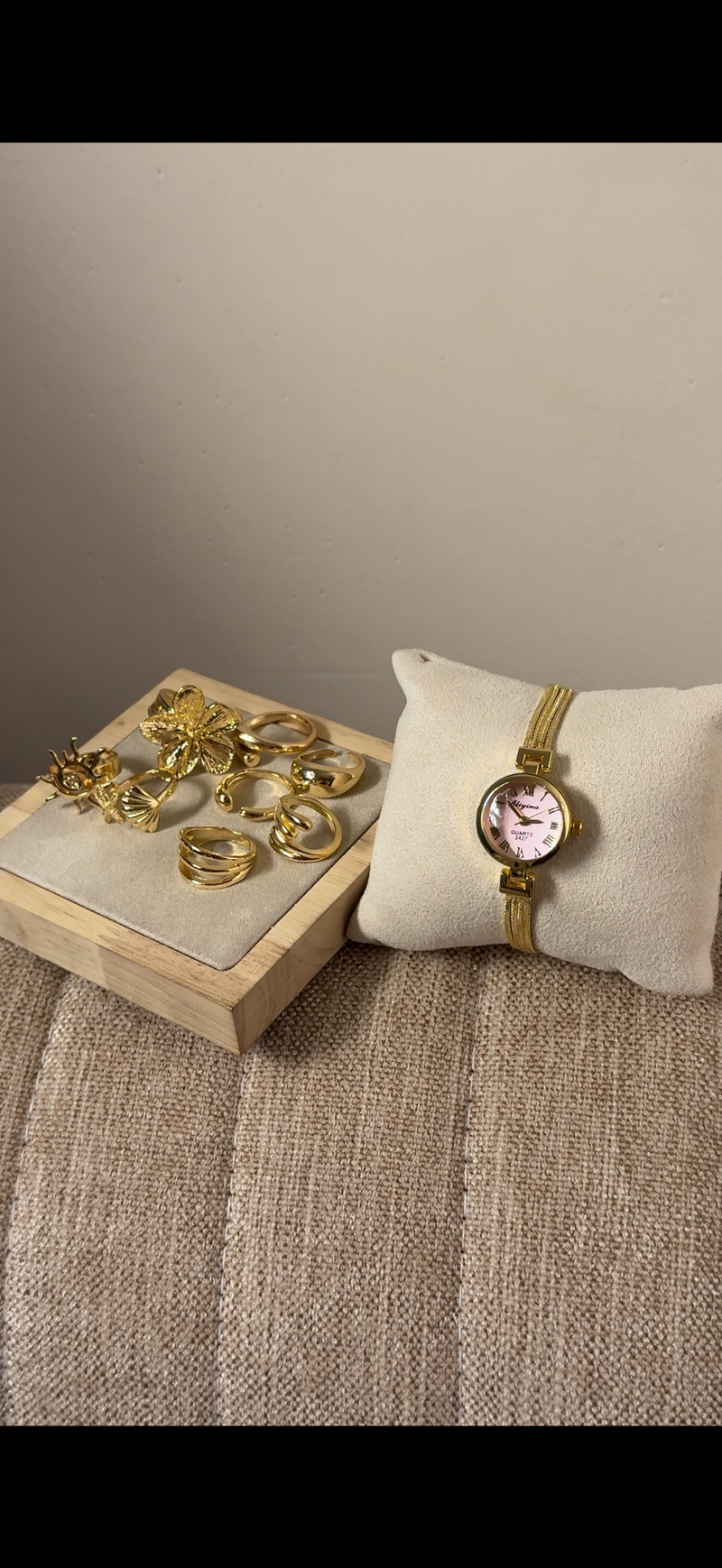 Eliyina Circle White + Clover Bracelet (Free) + Mystery Ring (Free) (Copy)
