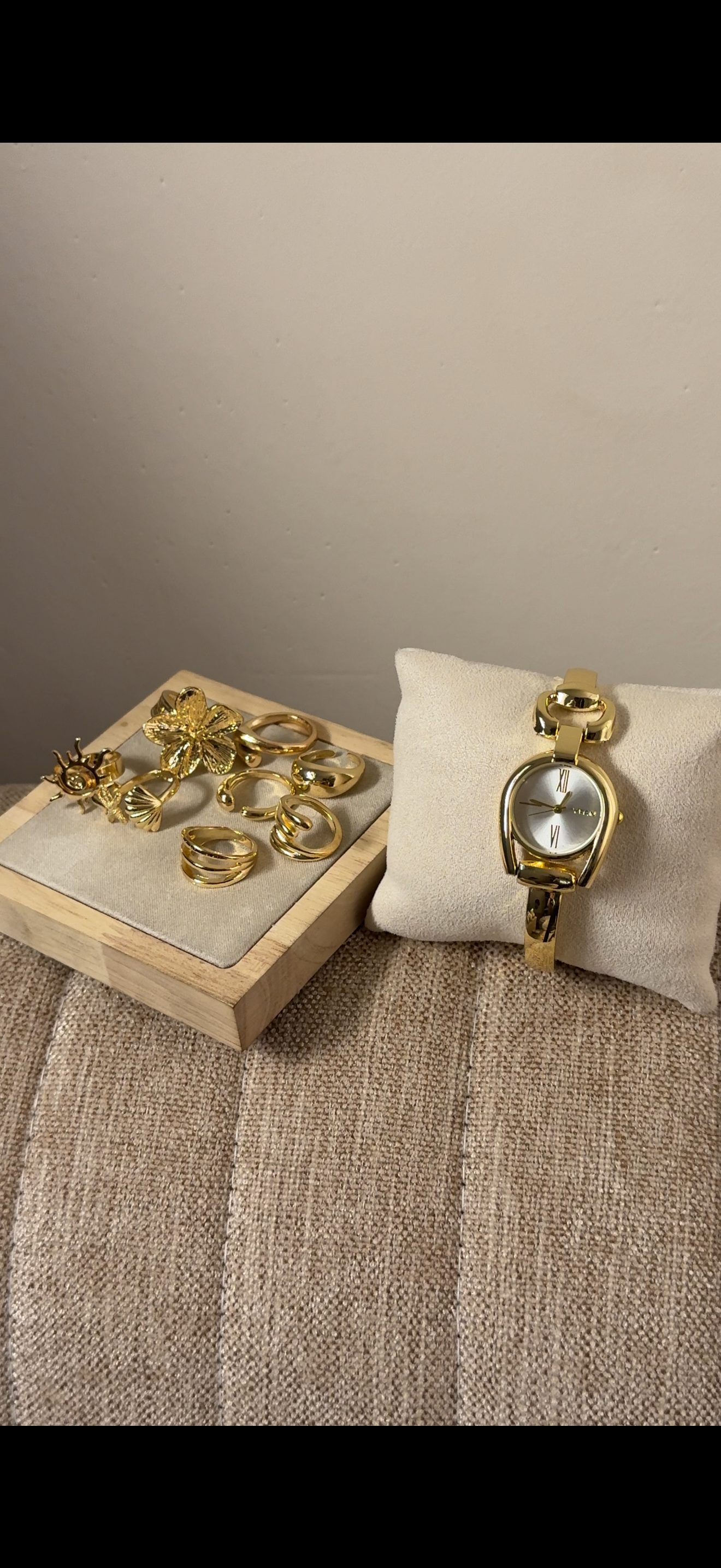 Vintage ✨ Golden + Get