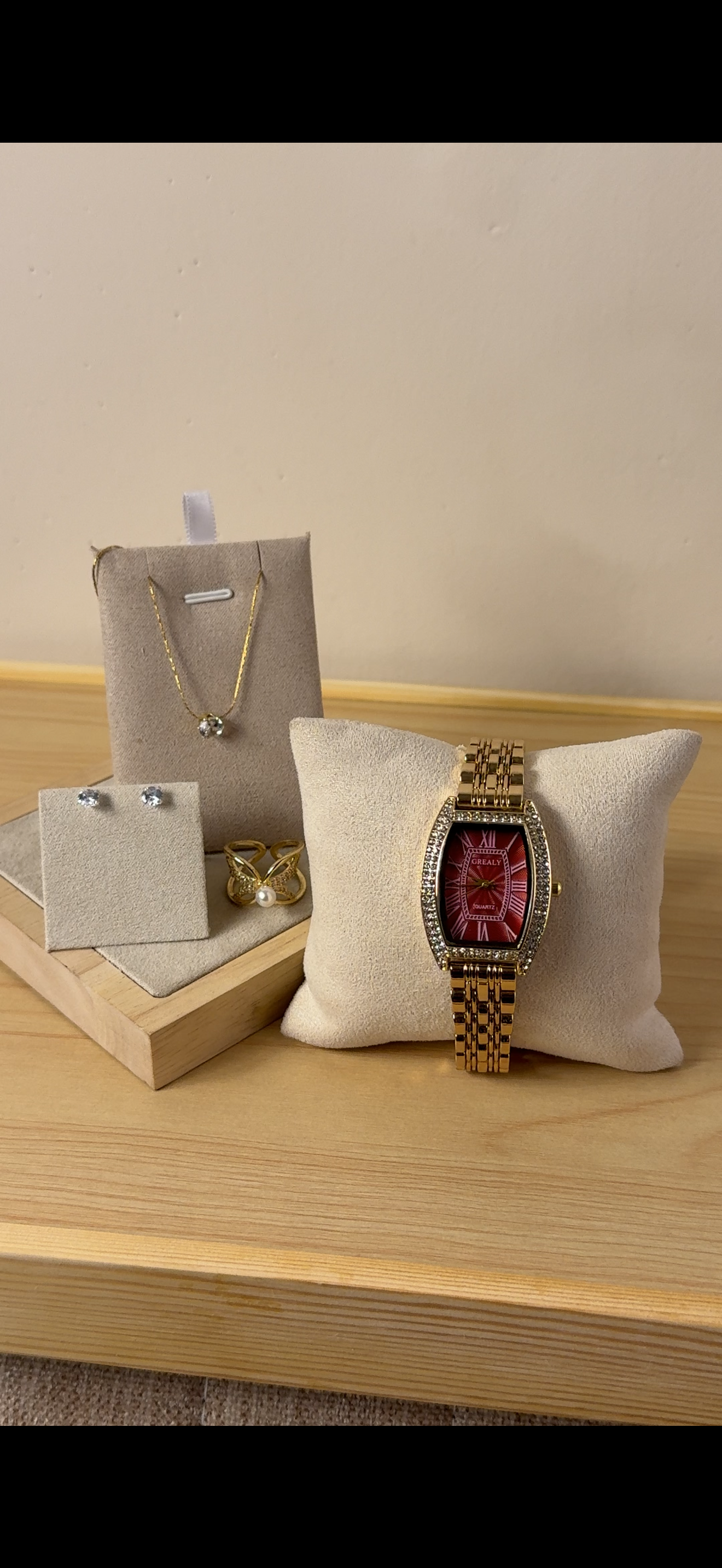 Grealy Maroon + Clover Bracelet (Free)+ Mystery Ring(Free) (Copy)