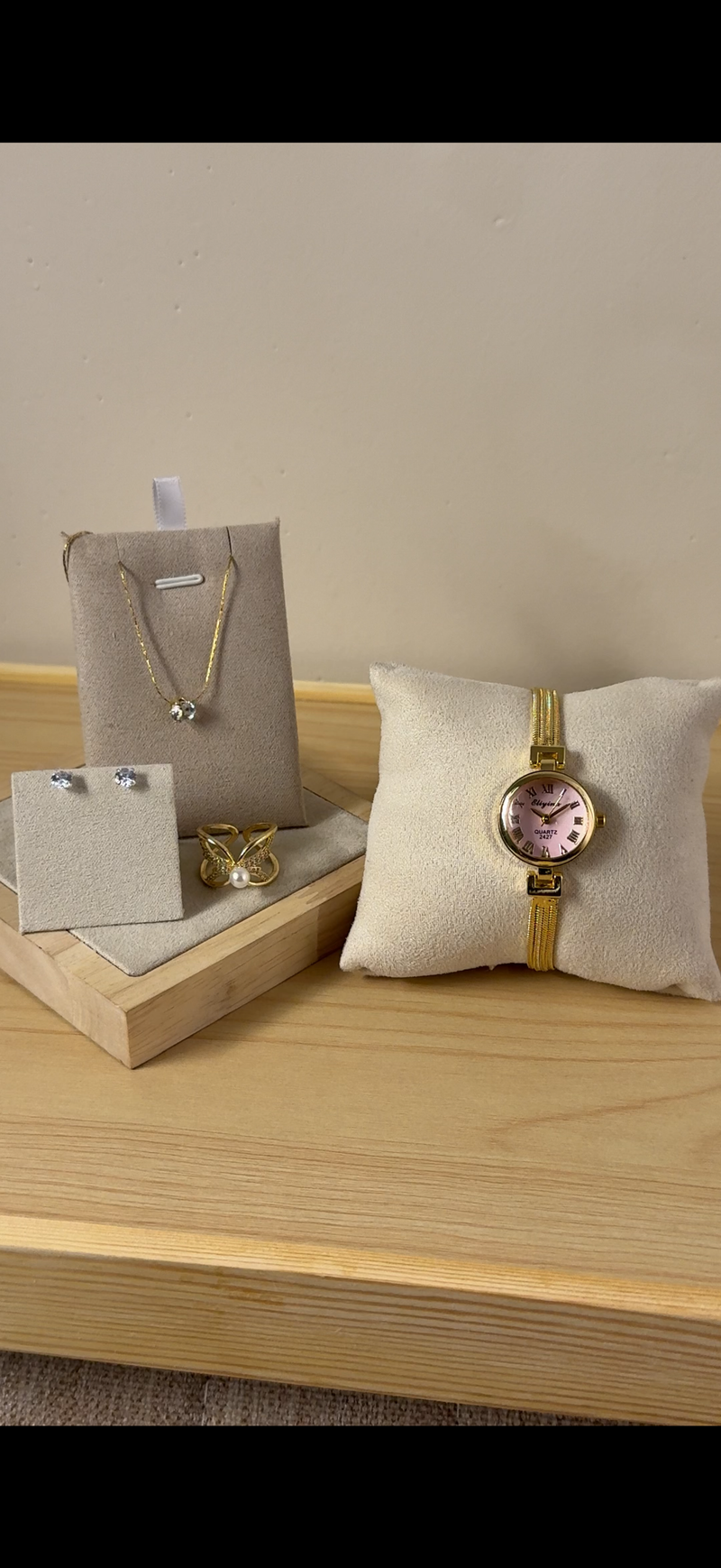 Eliyina Circle White + Clover Bracelet (Free) + Mystery Ring (Free) (Copy)