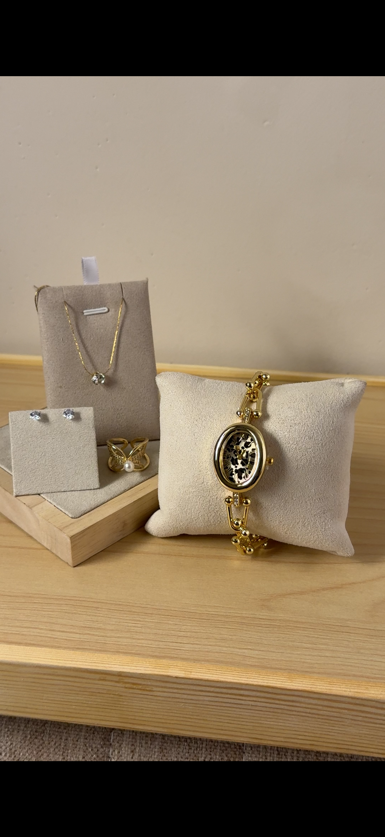 Eliyina Tiger Oval + Clover Bracelet (Free) + Mystery Ring (Free) (Copy)