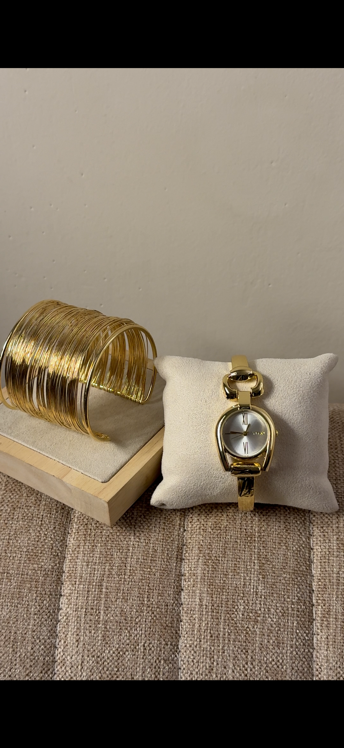 Vintage ✨ Golden + Get