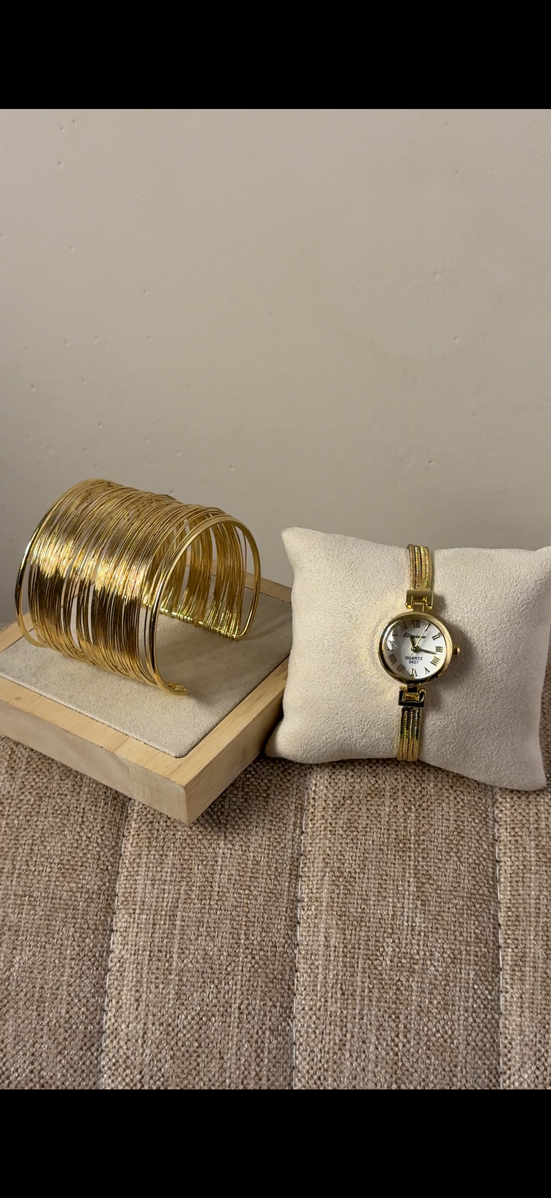 Eliyina Circle White + Clover Bracelet (Free) + Mystery Ring (Free) (Copy)