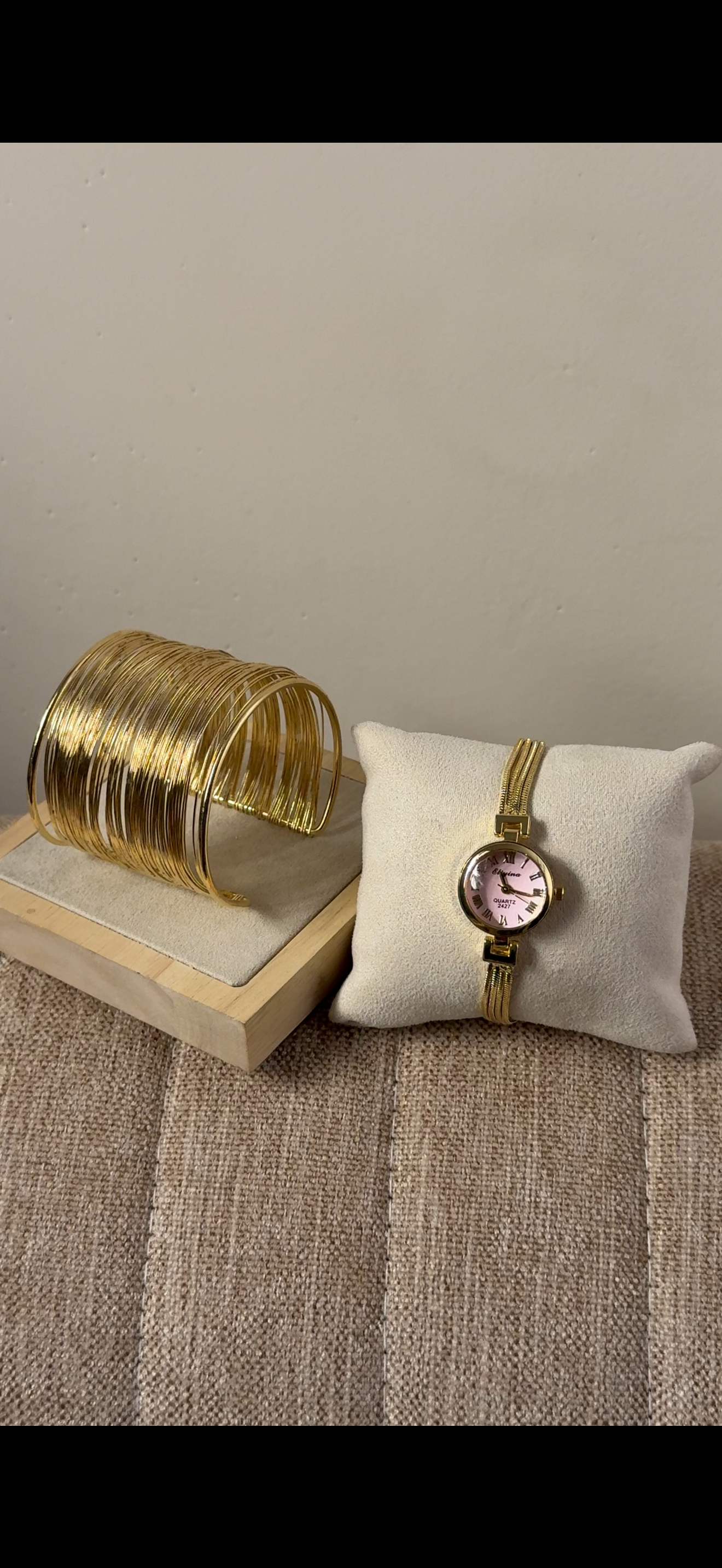 Eliyina Circle White + Clover Bracelet (Free) + Mystery Ring (Free) (Copy)