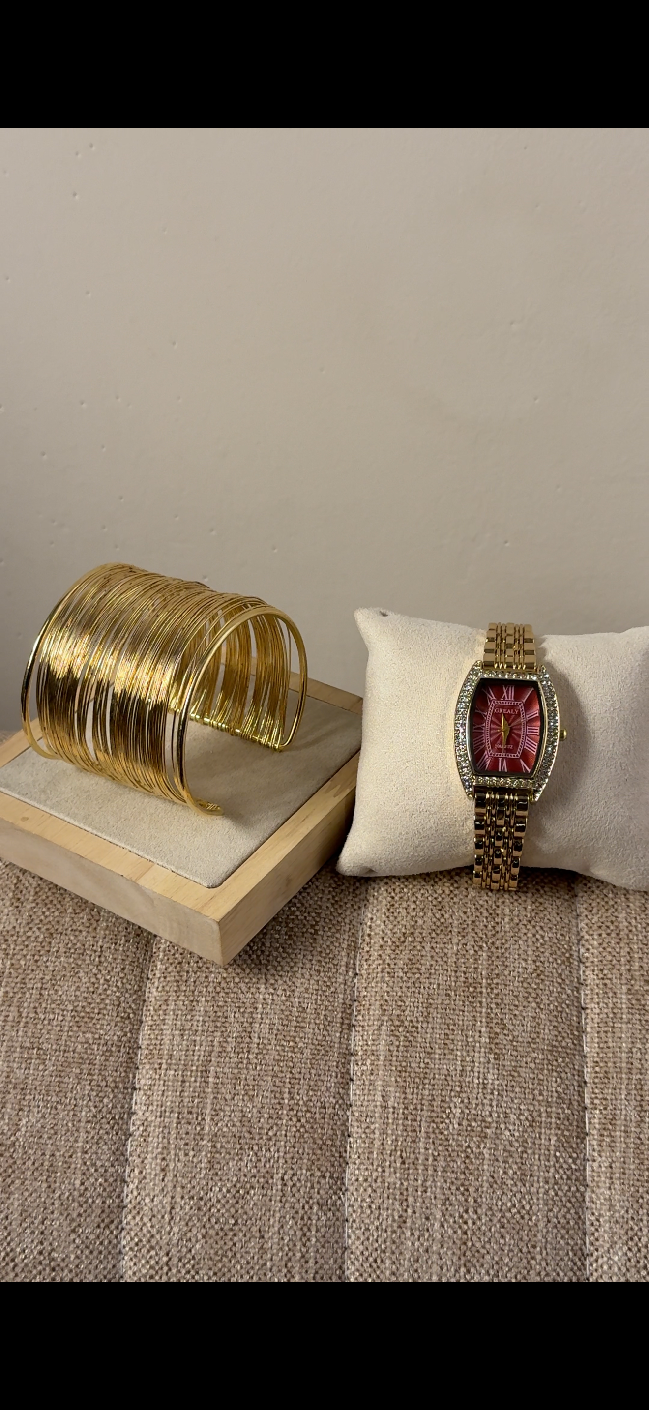 Grealy Maroon + Clover Bracelet (Free)+ Mystery Ring(Free) (Copy)